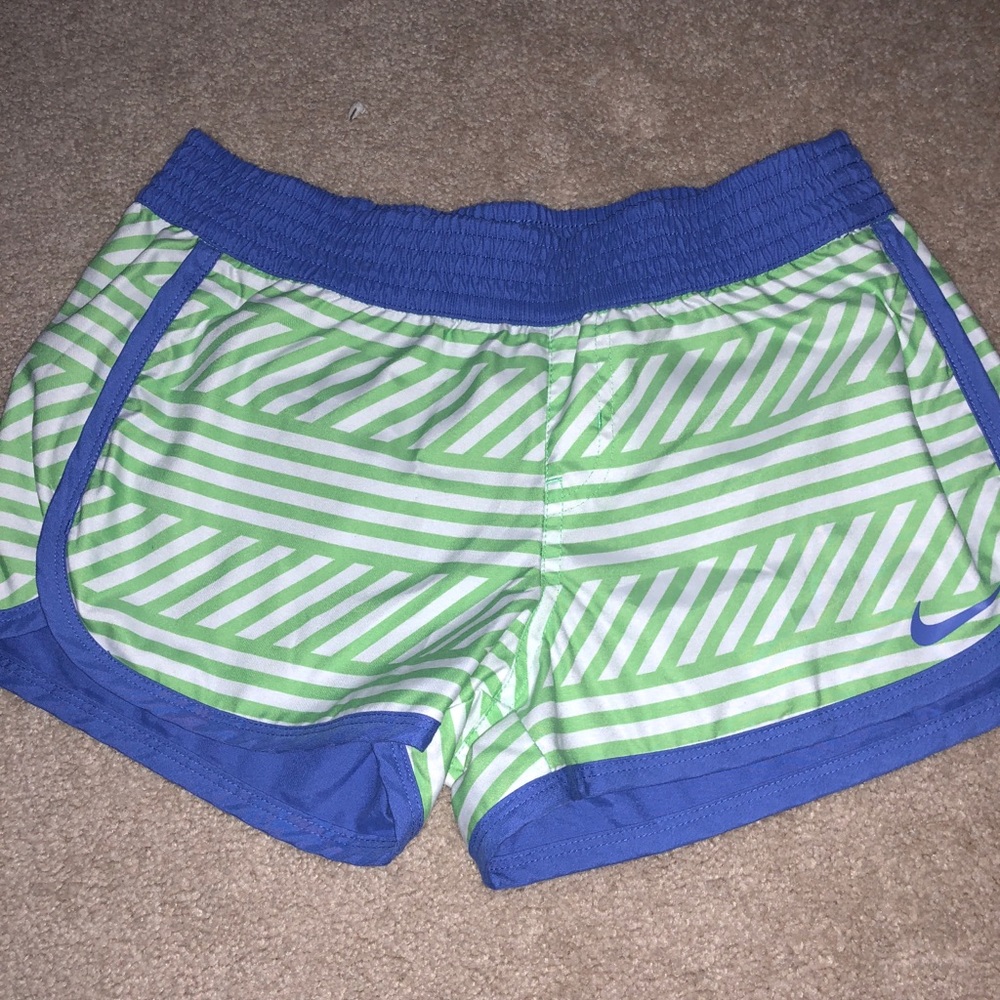 REVERSIBLE NIKE SHORTS!!!💙💚